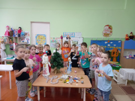 Мы встречаем Новый год! Мы встречаем Новый год!.